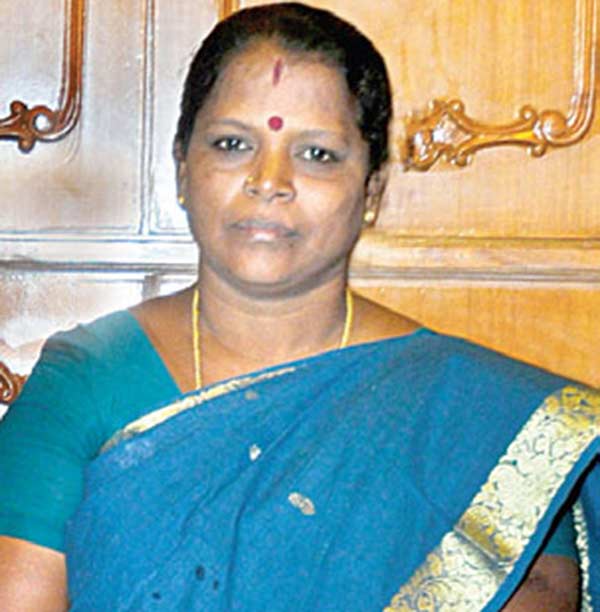 minister valarmathi son marraige was in simple way