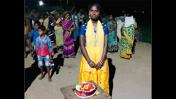 கவலையில் மூழ்கிய மாணவி 