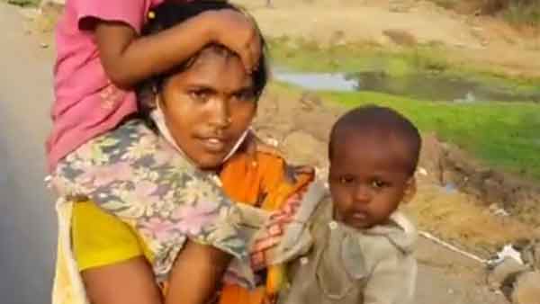 தோளில் ஒன்று தோளில் ஒன்று