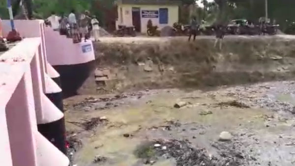Farmers welcome Cauvery Water with flowers near Pudukkottai 