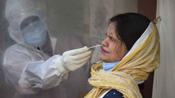  பயணிகள் 54 பேருக்கு பாதிப்பு