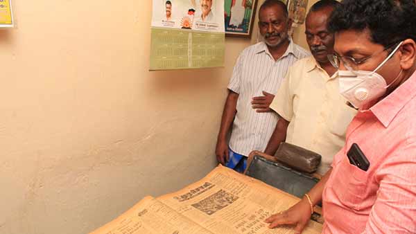 DMK MLA Saravanan helps DMK volunteer family who runs barber shop 