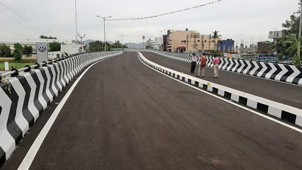 ஆங்காங்கு ''செக்'' 