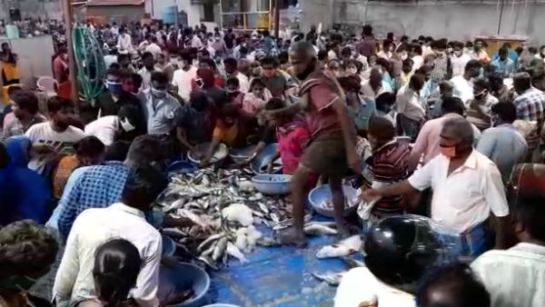 தனிநபர் இடைவெளி கட்டாயம் 