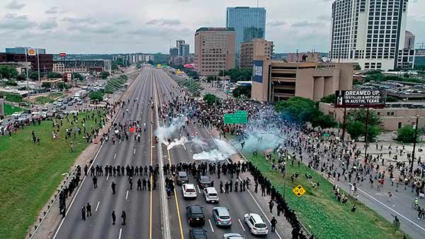 தள்ளுமுள்ளு 