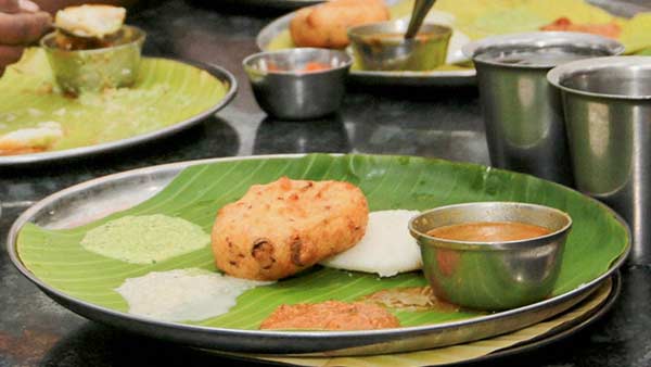 உணவு சப்ளை செய்யும்போது 