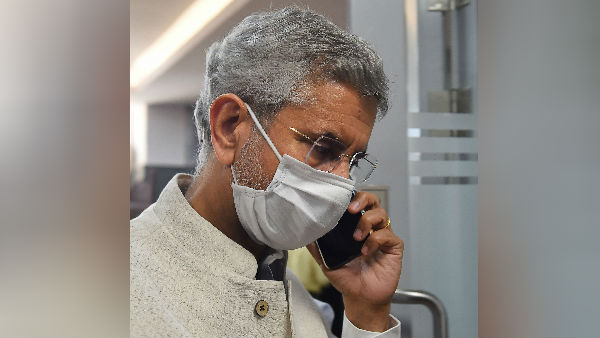 தொலைப்பேசியில் பேச்சு 