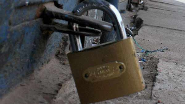 15 நாட்கள் கடையடைப்பு 