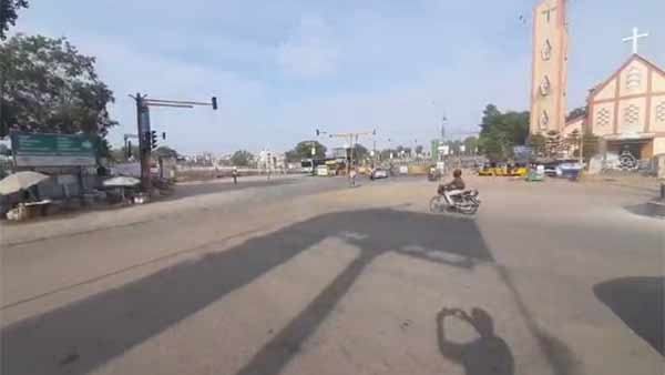  மாவட்ட எல்லைகளில் பேருந்துகள் நிறுத்தம்