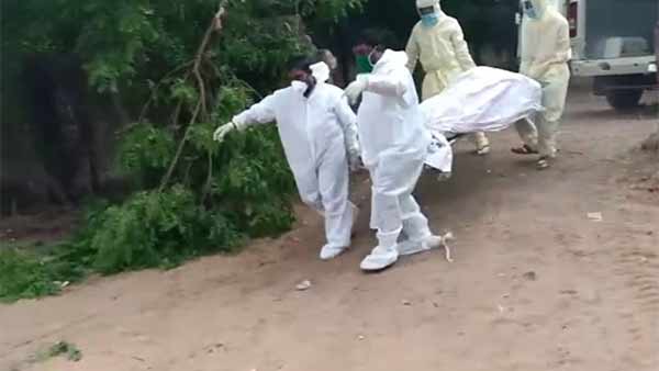 Mishandling of the Coronavirus infected person body in Puducherry goes viral 