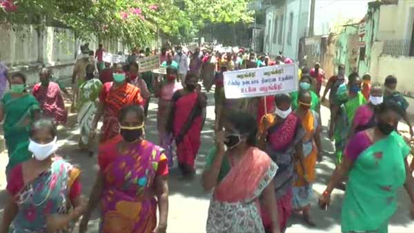 Puducherry Fishermen protest against Governor Kiran Bedi 