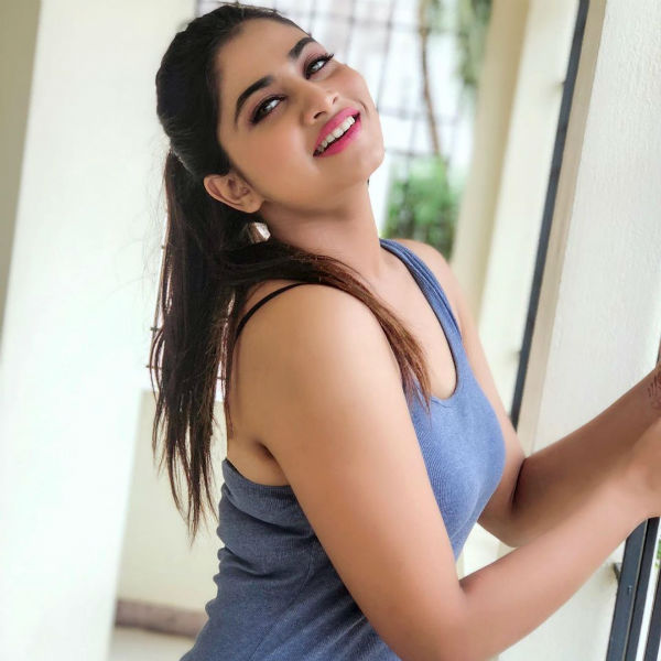  முழு வீச்சில் மாடலிங்