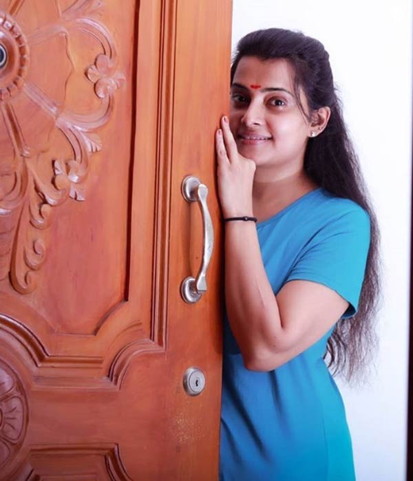 மொய்க்கும் ரசிகர்கள்