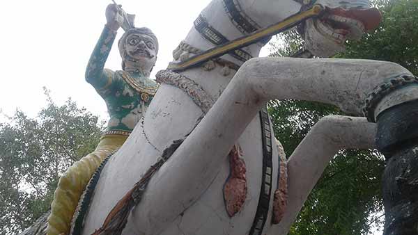 அய்யனாருக்கும் மன்னருக்கும் மோதல் 