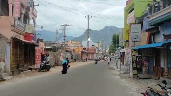 சாலைகள் வெறிச்சோடின 