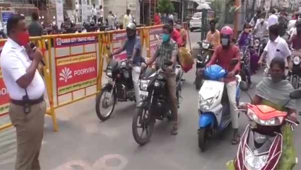 Inspirational story: Bike riders getting mask from Karur traffic inspector 