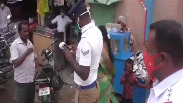 Inspirational story: Bike riders getting mask from Karur traffic inspector 