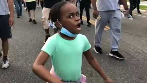 ஆக்ரோஷச் சிறுமி 