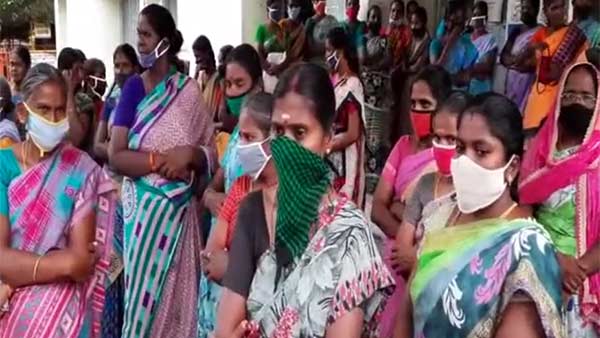100 more women protest in sathyamangalam taluk office over micro finance loan issue 