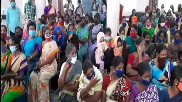 100 more women protest in sathyamangalam taluk office over micro finance loan issue 