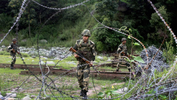 எல்லையில் பாக். வீரர்கள் 