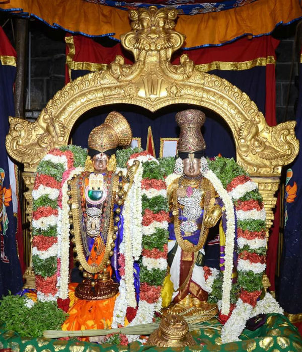 Srirangam Sri Ranganathaswamy gifts to Aandal for Aadi Pooram 