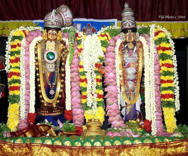 Srirangam Sri Ranganathaswamy gifts to Aandal for Aadi Pooram 