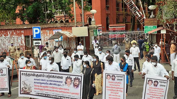 Advocates of Chennai Highcourt protest against Sathankulam 