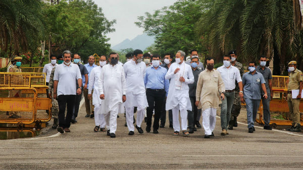 ஒப்புக்கொண்டார் ஒப்புக்கொண்டார்