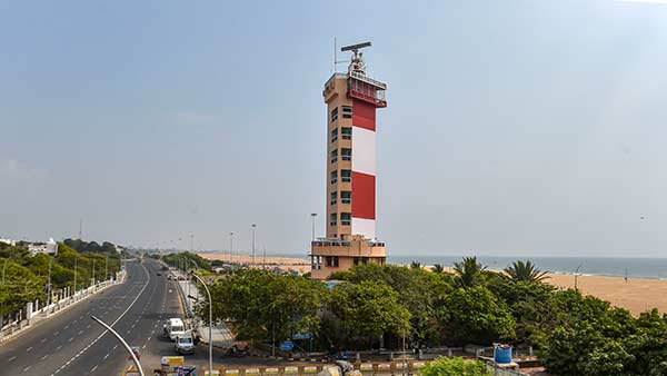  வெளியேறும் மழை நீர் 