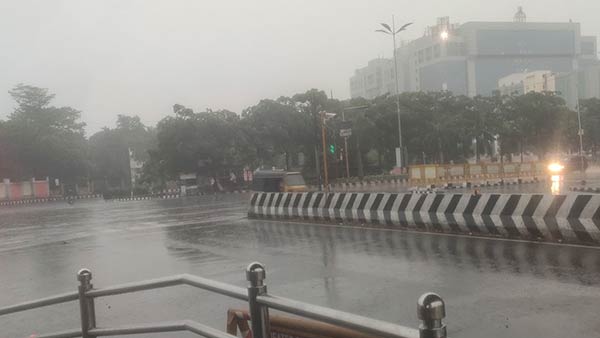 Heavy Rain lashes Chennai and several districts Tamil Nadu 