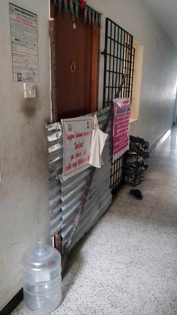 போஸ்டர்கள் 