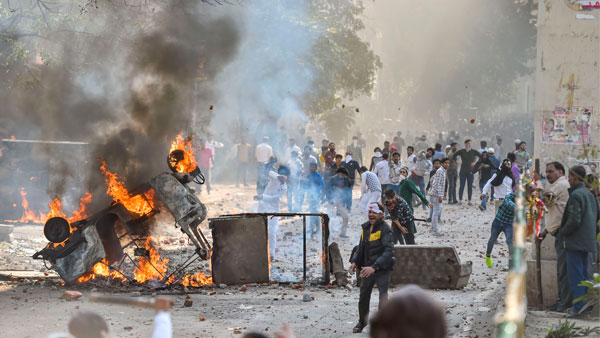 Delhi Riots: Police Special Cell found a link between the Delhi riots and Islamic preacher Zakir Naik Delhi Riots: Police Special Cell found a link between the Delhi riots and Islamic preacher Zakir Naik