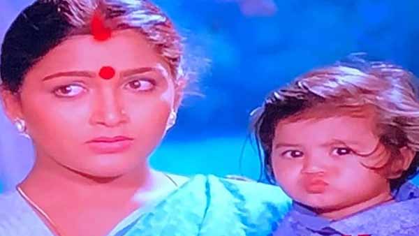 குஷ்பு இடுப்பில் ஜெனீபர்