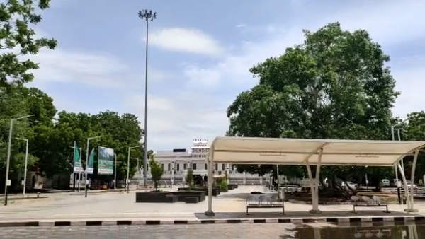  The national flag flying In torn condition at Madurai railway station 