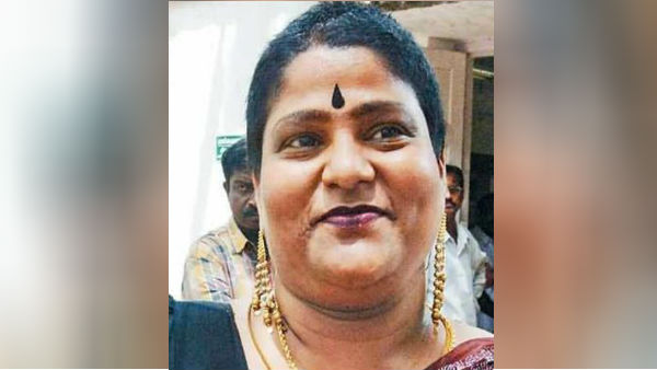  Mysterious people broke actress mayas car in chennai