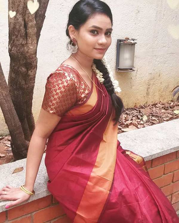 அம்பிகாவின் அழகு மகள்