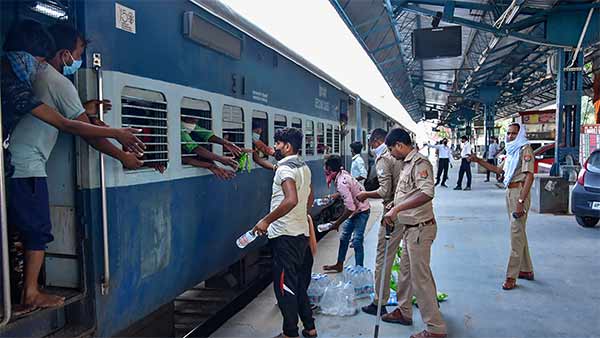 தொழிலாளர்களை அழைத்து வாங்க 