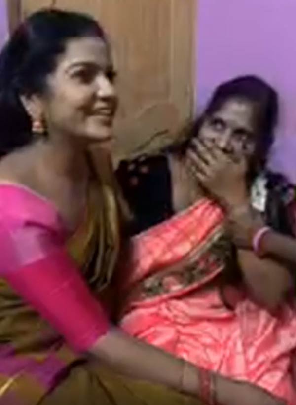 கட்டிப்பிடித்து அழுகை