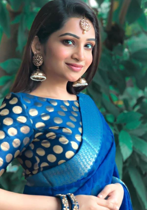 அழகிய தொகுப்பாளர்