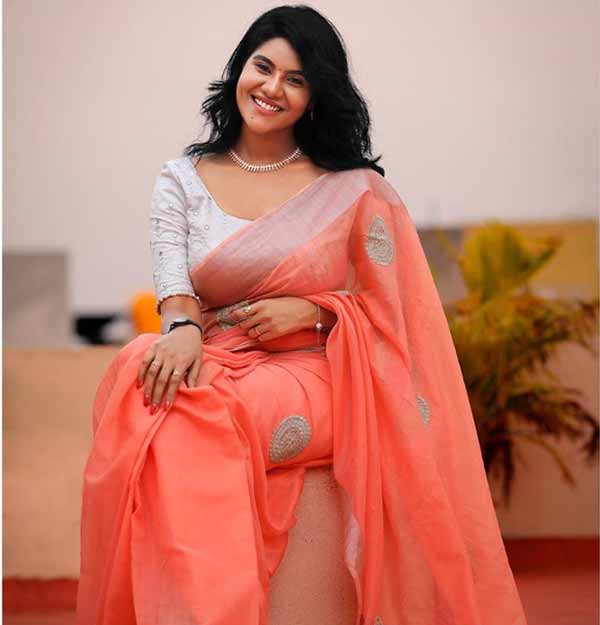 ஈரமான ரோஜாவே