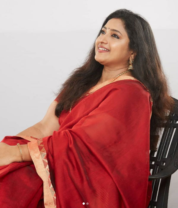  வெட்கச் சிரிப்பு