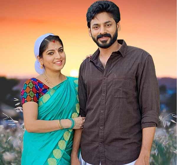 ரேவதி கையில் கத்தி