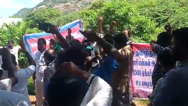 Village people protest to protect for Parambu Hills 