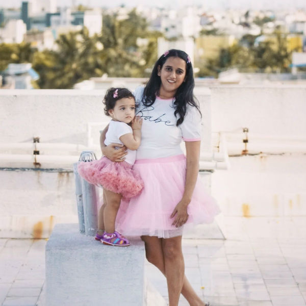  அம்மாவும், பாப்பாவும் ஒரே டிரஸ்