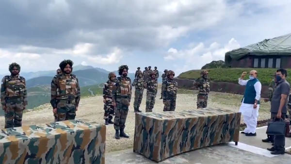 இன்று காஷ்மீர் சென்றார் 
