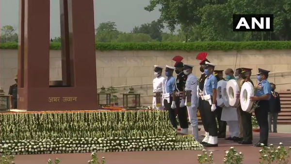 Kargil Vijay Diwas: Rajnath Singh pays tributes in National War memorial 
