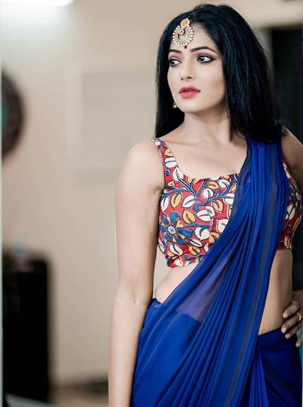 வேலையில் ரேஷ்மா கெட்டி