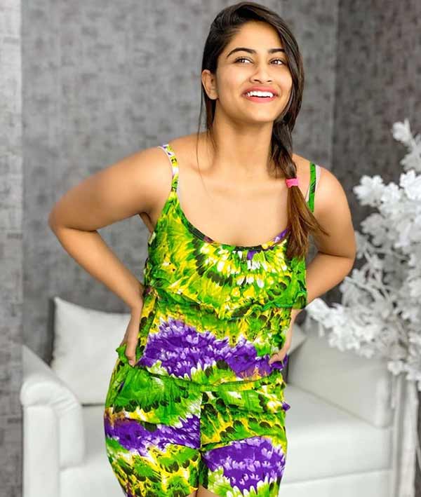 அழகிய மாடல்