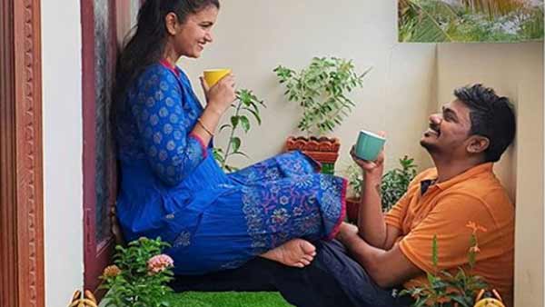 கணவர் காலில் ஏறிய ஸ்ரீதேவி